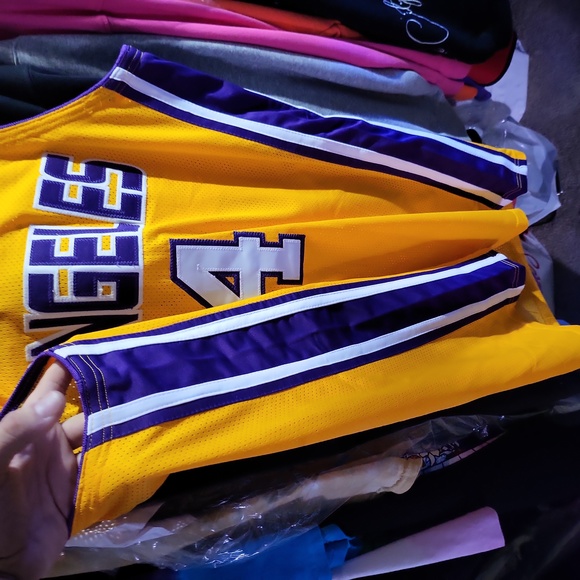 SIGNED - JSA CERTIFIED - SHAQUILLE O'NEILS JERSEY - Picture 9 of 10